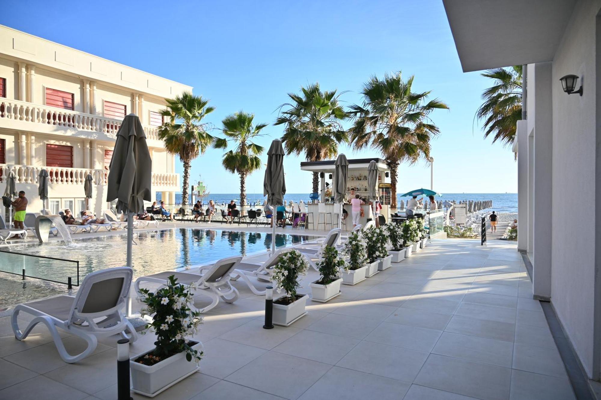 Adria Palace Škalngur Buitenkant foto